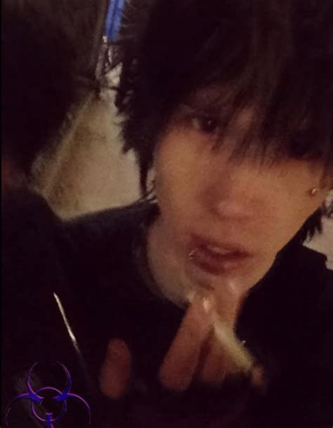 Pin By Rtsrr On Whatever Board In Cute Emo Guys Cute Emo Hot Emo Guys