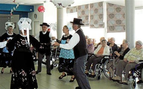 Ehpad Des Danses Bretonnes Avec La Gavotte Le T L Gramme