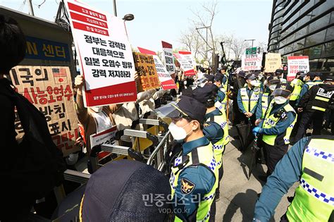 일본 방사능 오염수 방류 결정 항의하는 대학생들 포토 민중의소리