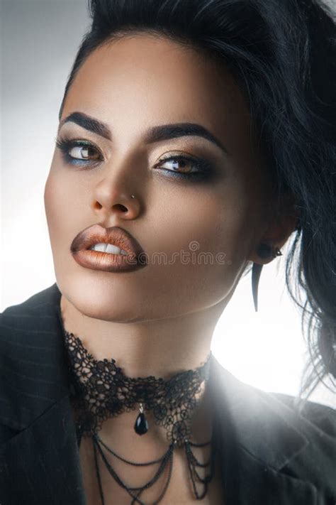 Fashion Portrait Of Brunette With Make Up And Hairstyle Stock Image Image Of Gloss Caucasian