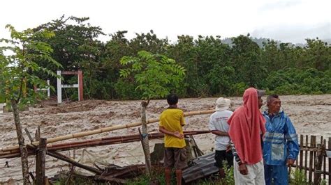 Rumah Warga Di Donggala Terendam Banjir Jembatan Penghubung Desa