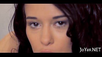 Chica en solitario estimula las tetas y el túnel del amor XVIDEOS
