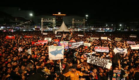 Ribuan Slankers Padati Konser Ultah Slank Ke 34 Photo Fimela