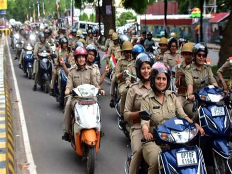 Women Soldiers Took Out A Rally From Scooty महिला सिपाहियों ने स्कूटी