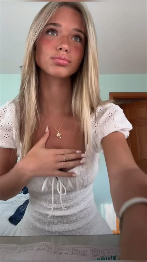 Pin By Leilaluvsfrl On Pins By You Pretty Blonde Hair Pretty Blonde Girls Cute Formal Dresses