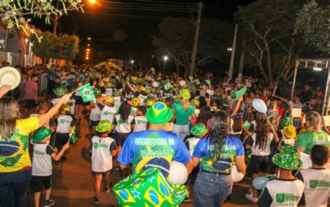 Rubi Cea Celebra Anos De Emancipa O Desfile C Vico Tem Tico