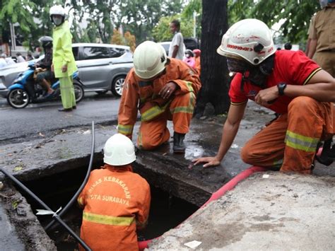 Ini Cara Dinas Kebakaran Atasi Genangan Di Surabaya