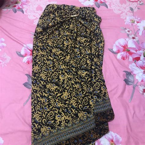 Rok Lilit Batik Bawahan Kebaya Motif Mega Mendung Biru Fesyen Wanita