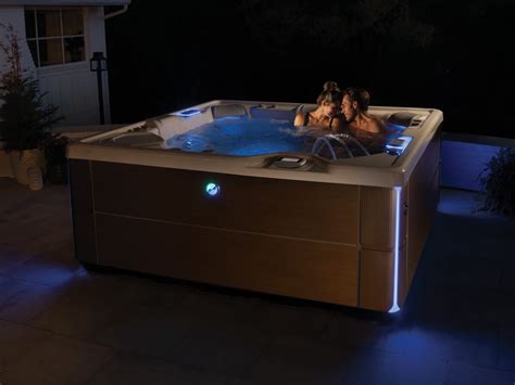 Sovereign Six Person Hot Tub Reviews And Specs Hot Spring Spas