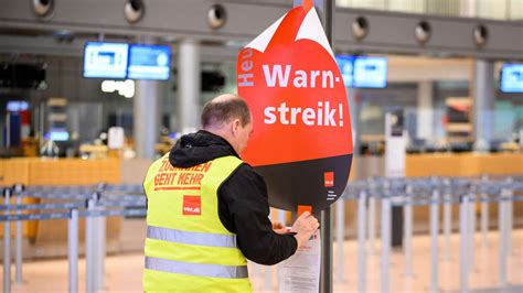 Streik Legt Flughafen Stuttgart Lahm Keine Fl Ge Am Montag Alle