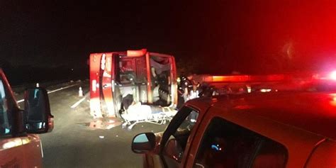 Ônibus de Santa Catarina tomba e deixa 29 pessoas feridas em rodovia no