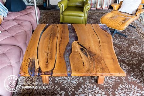 Дизайнерский журнальный стол из дерева, акрила и янтаря на заказ