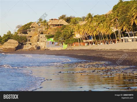 El Tunco Beach Image & Photo (Free Trial) | Bigstock