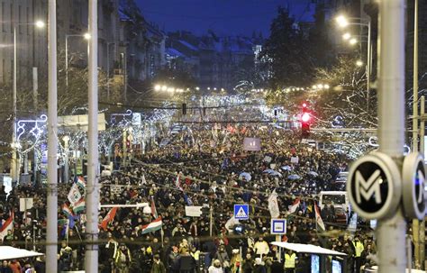 Nächster Massenprotest gegen Ungarns Regierung | WEB.DE