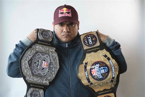Aczino, el tricampeón de Red Bull Batalla que compite por su cuarto