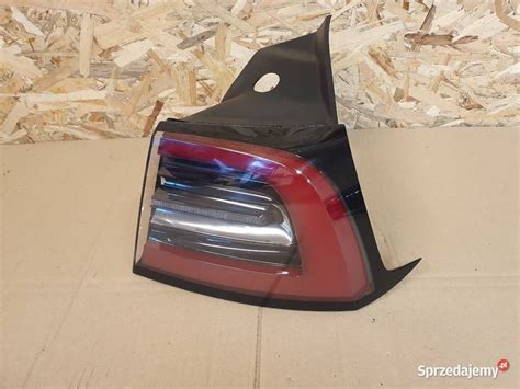 TESLA MODEL 3 LAMPA PRAWA TYLNA PRAWY TYŁ 1077398 Międzychód