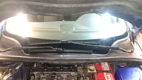 Проклейка жабо — Peugeot 307 SW, 2 л, 2003 года | аксессуары | DRIVE2