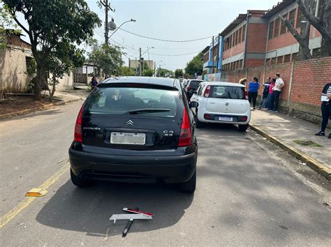 Canoas Alcoolizado Motorista Colide Em Carro Estacionado Na Frente De