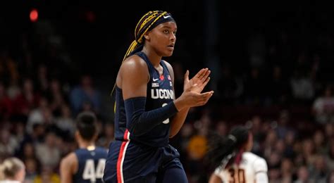 Canada S Aaliyah Edwards Leads UConn To Win Over Georgetown