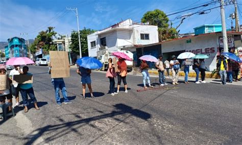 Vecinos De Diversas Colonias De Acapulco Bloquearon La Avenida Costera