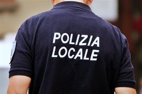 Con Un Corano In Mano Aggredisce I Passanti A Milano Arrestato