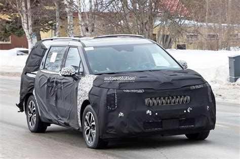 Leaked Photos Of The Kia Carnival Give Us A Good First Look At The