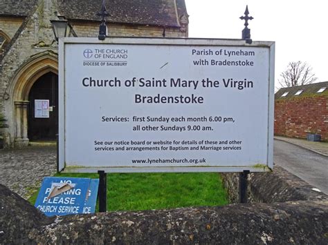 Saint Mary The Virgin Churchyard Dans Bradenstoke Wiltshire