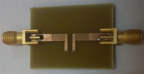 A photograph of the fabricated proposed MIMO antenna | Download ...