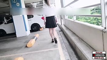 Chica de oficina mostrando su coño en público después de ser follada XVIDEOS