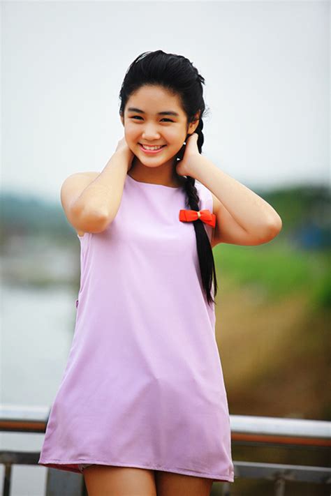 Điểm mặt top 10 hot girl chiều cao khủng của ba miền