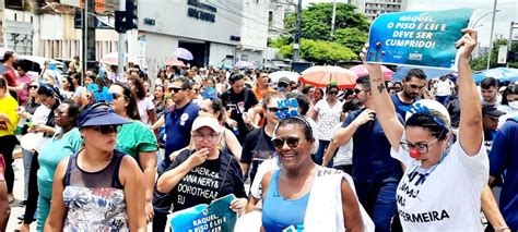 Enfermeiros auxiliares e técnicos vão deflagrar estado de greve em