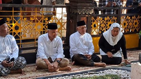 Ziarah Ke Makam Gus Dur Ganjar Kenang Semangat Pluralisme Dan Kemanusiaan