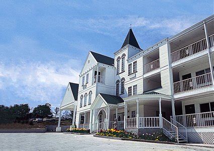 Pet Friendly Hotels in Eureka Springs, Arkansas accepting Dogs and Cats