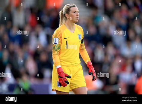 England Women's goalkeeper Carly Telford Stock Photo - Alamy