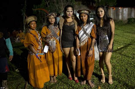 Beauty Contest For South American Jungle Tribes In Peruvian Rain Forest Daily Mail Online