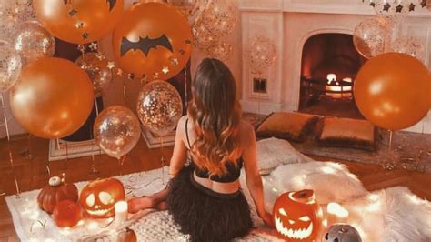 How To Achieve The Perfect Cozy Inside Halloween Decor