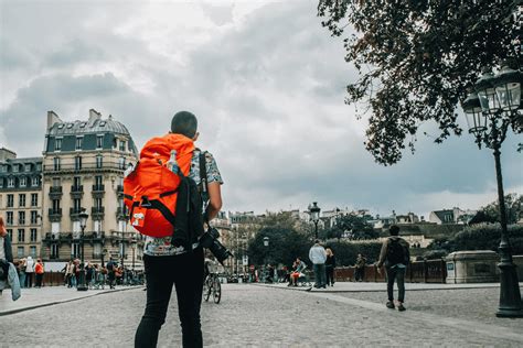 A Backpackers Guide Through Paris