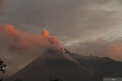 Mount Merapi Spews Hot Cloud On Early Sunday Antara News