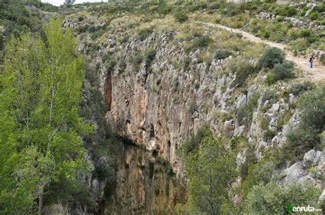 Paredes del cañon del Turia en nuestra ruta de senderismo por Valencia