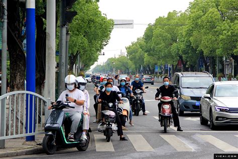 上海解封首日 街头“烟火气”回归财经头条