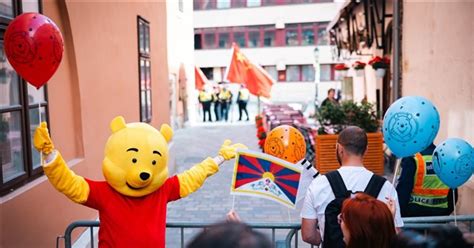 Lors De La Visite De Xi Jinping En Hongrie Les Gens Se Sont Drap S De