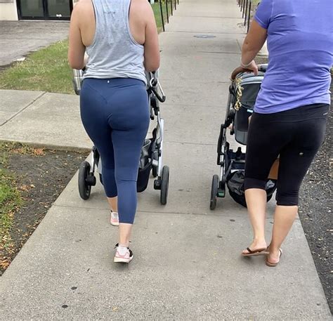 Insane Thick MILF Ass Spandex Leggings Yoga Pants Forum
