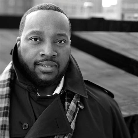 Artist Profile - Marvin Sapp - Pictures