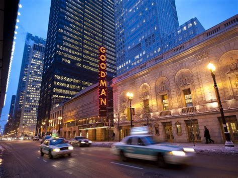 Hotels Near Chicago Theater | W Chicago - City Center