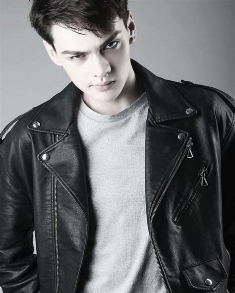 Hot boy lai Việt Scotland cao 1m85 sở hữu cơ bụng 6 múi