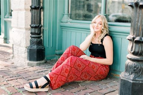 Lake Harriet Rose Garden Senior Session | Brooke Elisabeth Photography