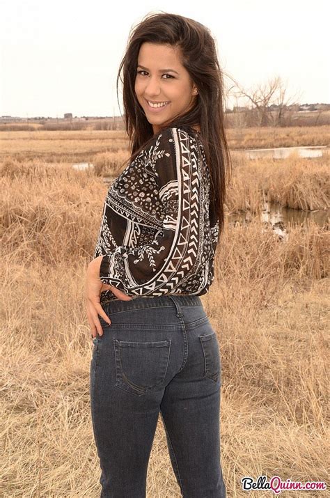 Hot Bella Quinn Wearing Sexy Black Jeans And Bra Photos