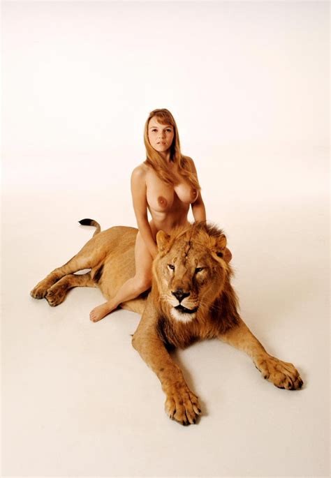Twisted Vintage Nude With Lion