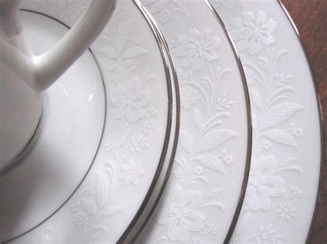 Noritake Ranier 6909 Fine China 5 Piece Set White On White Etsy