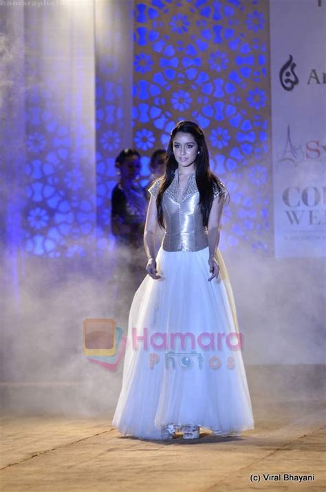 Shraddha Kapoor Walk The Ramp For Anju Modi Show At Synergy Delhi